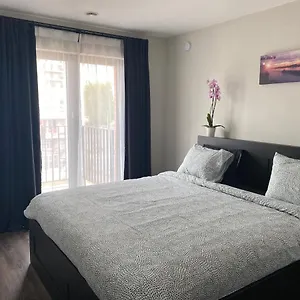 https://feel-at-homethis-stunning-waterview-appt-with-gym.hotelsghent.com