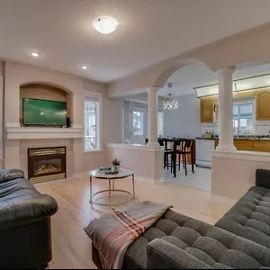 https://big-family-home-w-deck-ping-pong-bbq-garage.edmonton-hotels.net